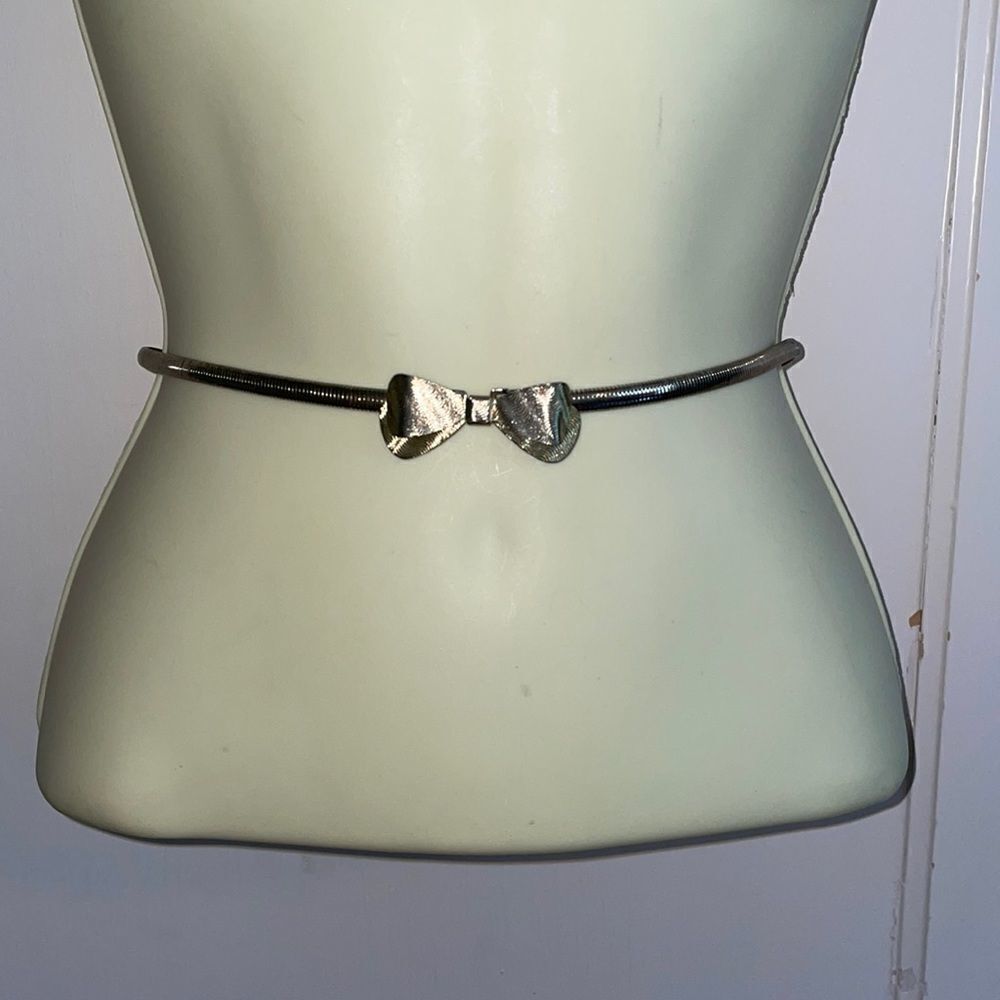 Vtg 80s gold serpentine stretch belt with‎ bow shaped buckle